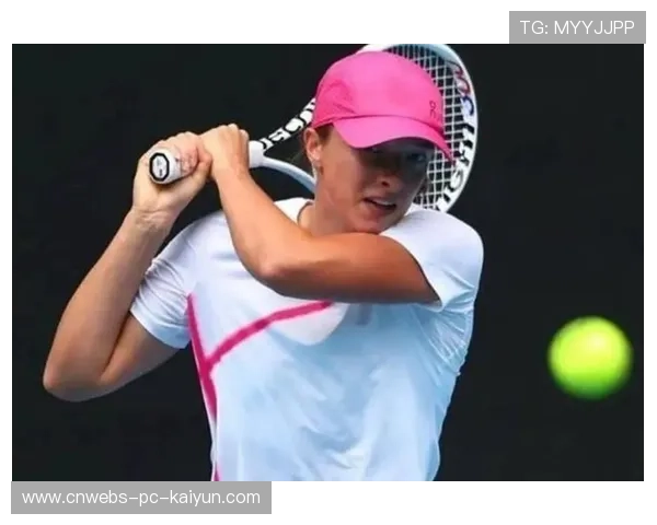 女子网球新秀在国际赛场接连获胜，表现亮眼