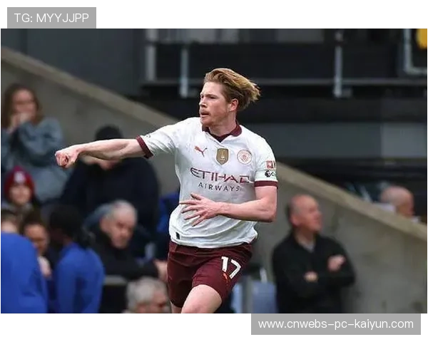 德布劳内中路背身回敲连接顺畅：从控场到落点的传球艺术